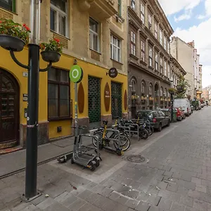 Kazinczy 10 With 3 Bedrooms Budapest