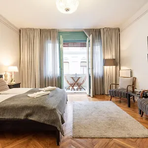 Paulay Deluxe 1 Budapest