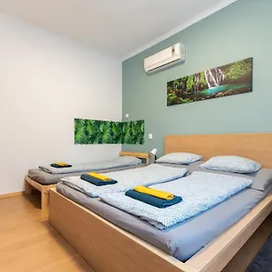 Apartament K, Budapesta