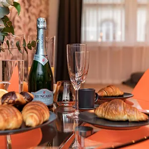 Luxury Tropical At Budapest